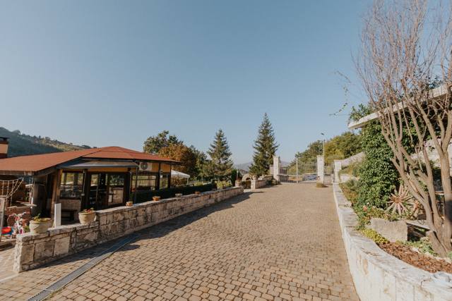 Il vialetto e il gazebo